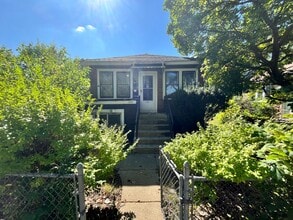 Building Photo - 1309 W 110th Pl