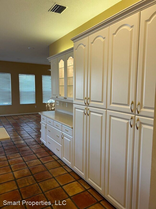 Building Photo - 4 br, 3 bath House - 5939 Lake Victoria Dr