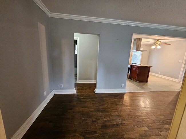 Photo du bâtiment - 7816 Taulbut St