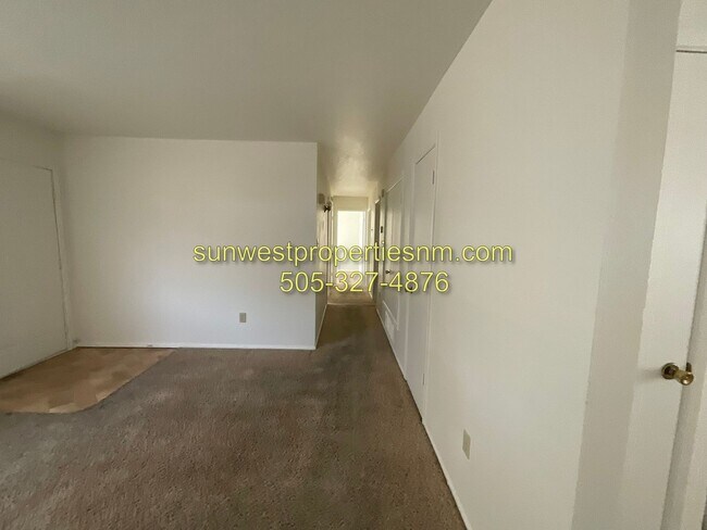 Building Photo - 3 Bedroom, 2 bath