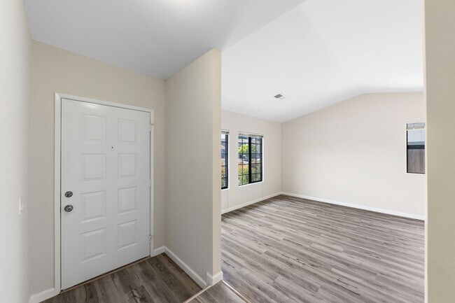 Building Photo - 404 Chaco Canyon Ct