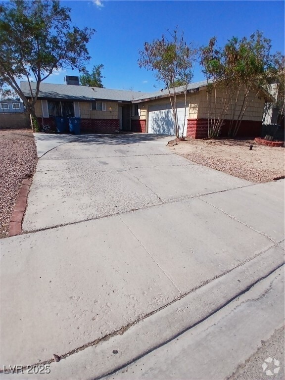 Building Photo - 4830 La Fonda Dr