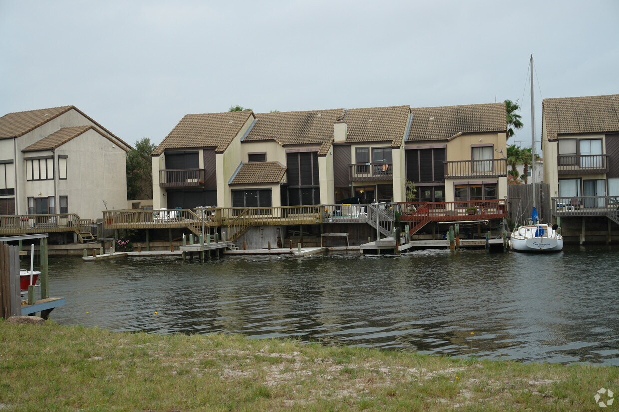 Foto del edificio - 15334-900-15330-1005 Bonasse Ct