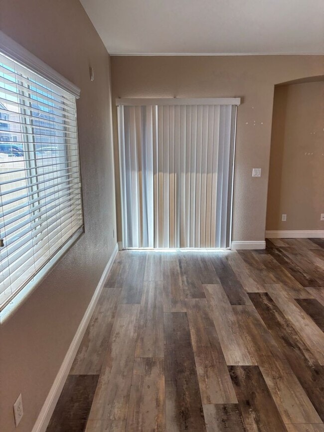 Building Photo - Beautiful 3BR/2.5BA Townhome with 2-Car Garage Near St. Rose