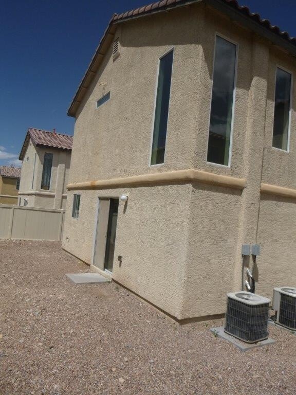 Building Photo - 8217 Amphora St