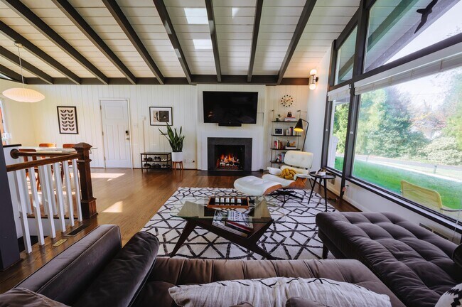 Foto del edificio - 6501 Kerns Ct