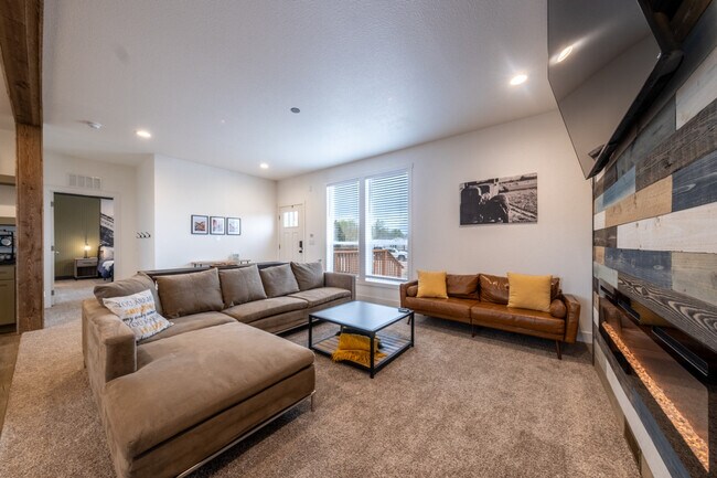 Foto del edificio - 523 W Vance Dr