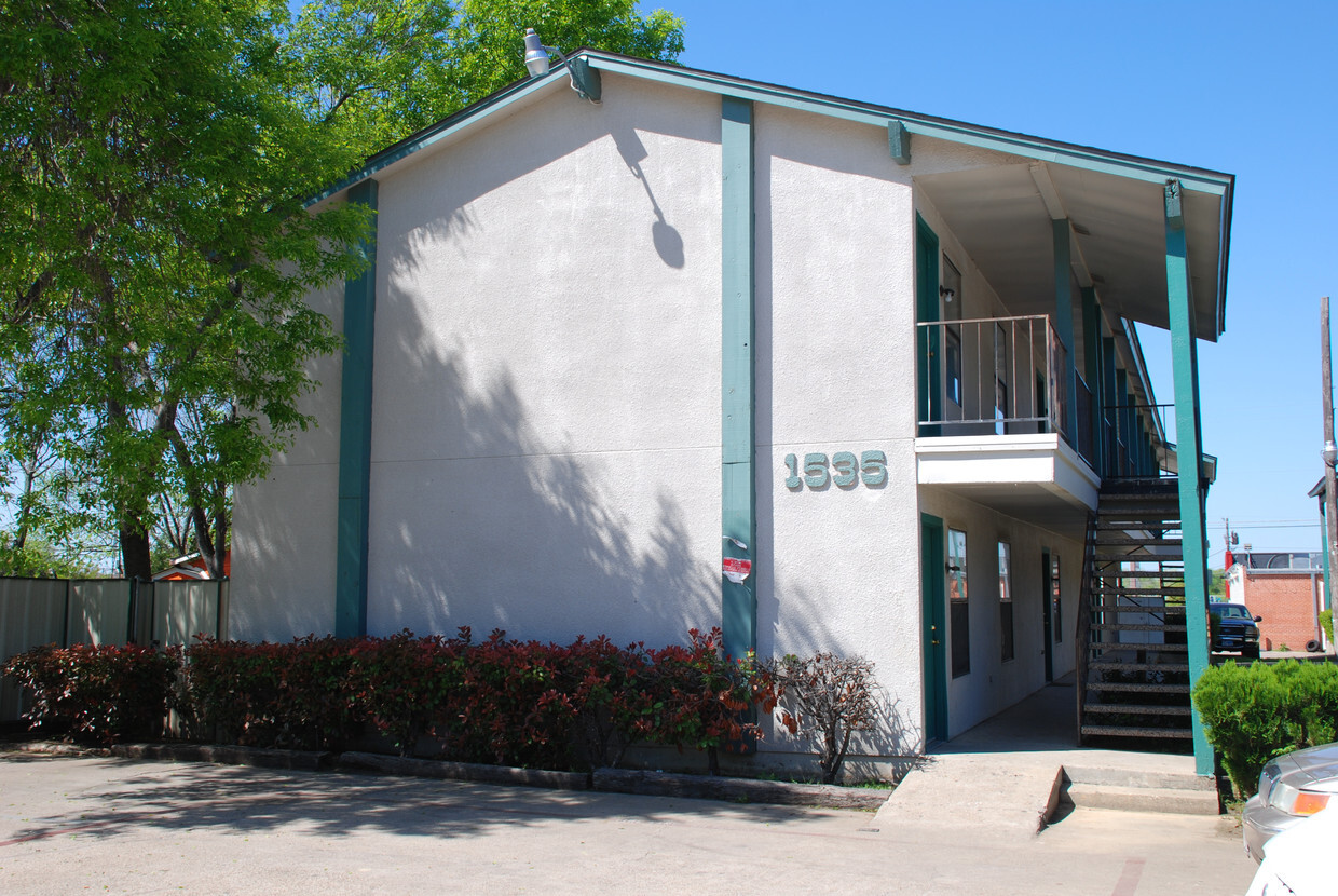 Primary Photo - La Laguna Apartments