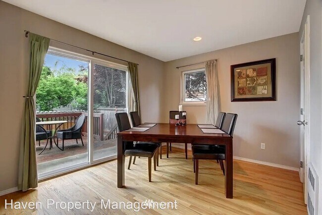 Building Photo - 3 br, 2.5 bath House - 1416 E Spruce St