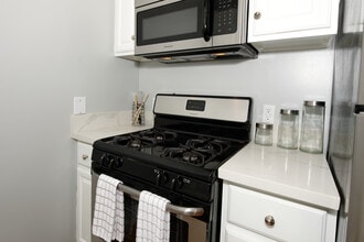 Building Photo - Hollywood View Towers