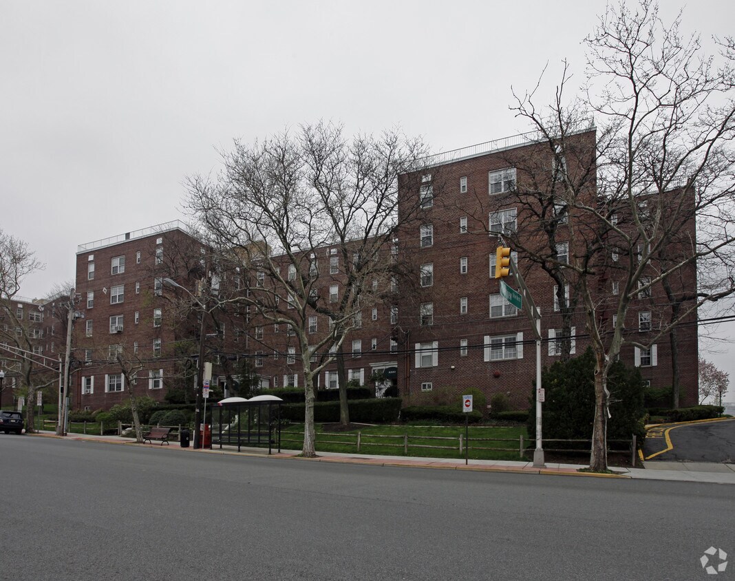 Primary Photo - 8300-8750 Boulevard E