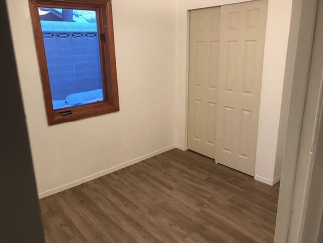 Building Photo - 3 bed/ 1 Bath House