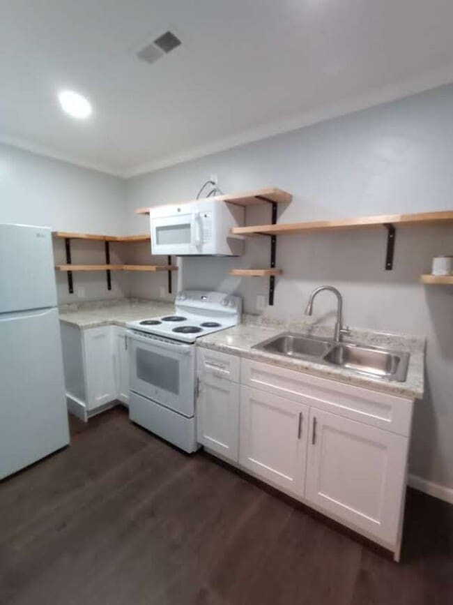 Foto del edificio - 1 bedroom basement rental