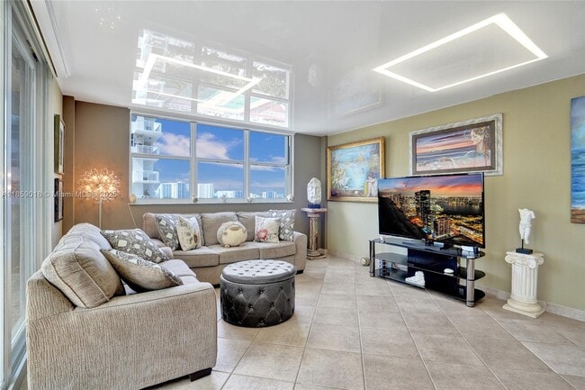 Building Photo - 1833 S Ocean Dr