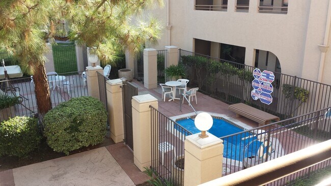 Foto del edificio - 2 BR / 2 BA Condo with Spectacular Views Near Patrick Henry High School