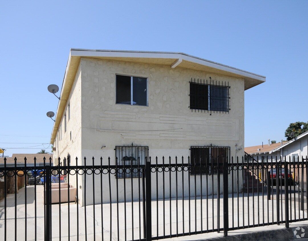 Primary Photo - 1360 E 53rd St