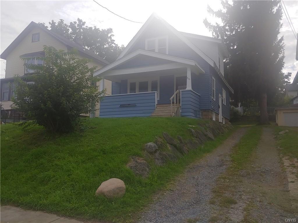 Primary Photo - 215 Willis Ave