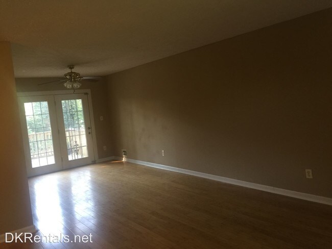 Building Photo - 3806 N Camp Creek Pky SW