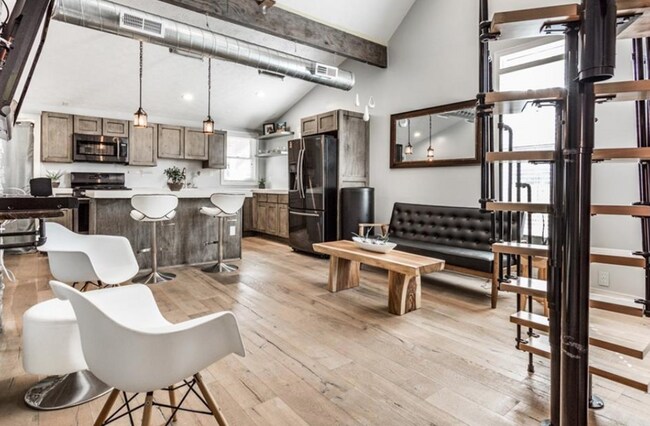 Modern details - 1016 Lexington Ave