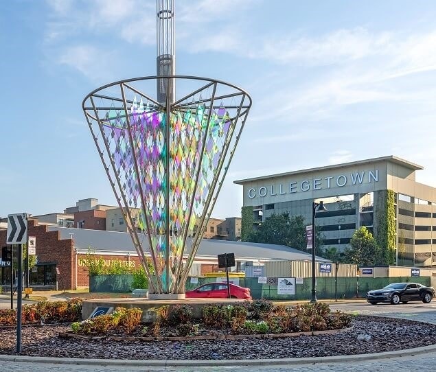 The dazzling Declaration statue was designed by Kenn von Roenn