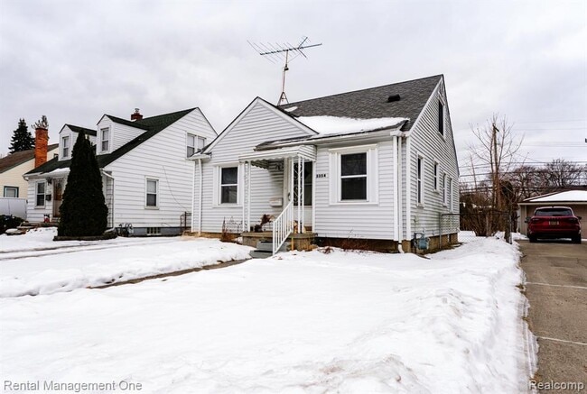 Building Photo - 3354 Monroe St