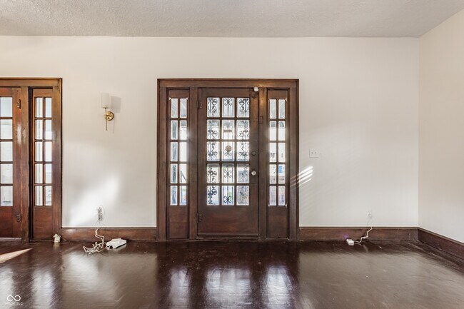 Foto del edificio - 1235 Tecumseh St