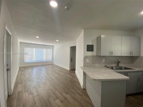 Building Photo - 1025 NE 78th St