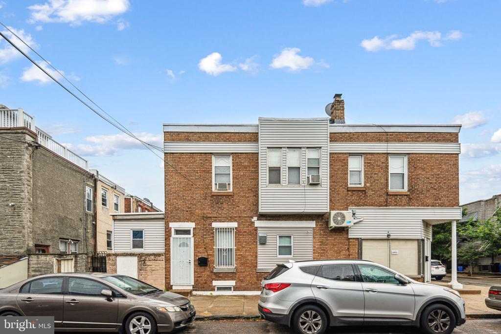 Primary Photo - 2201 S Lambert St