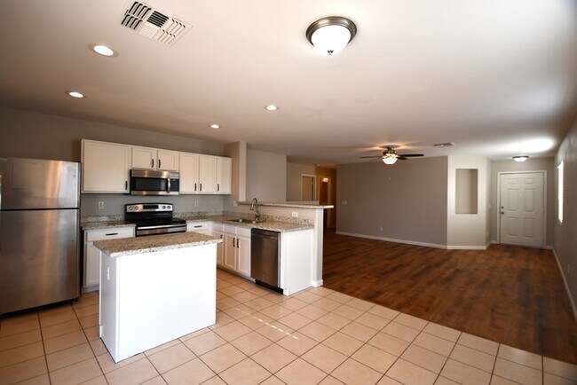 Foto del edificio - 3 Bed 2 Bath Single Level Home in Johnson Ranch! $1800 per month Plus fees