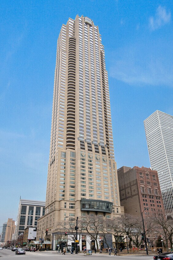 Foto principal - 800 N Michigan Ave