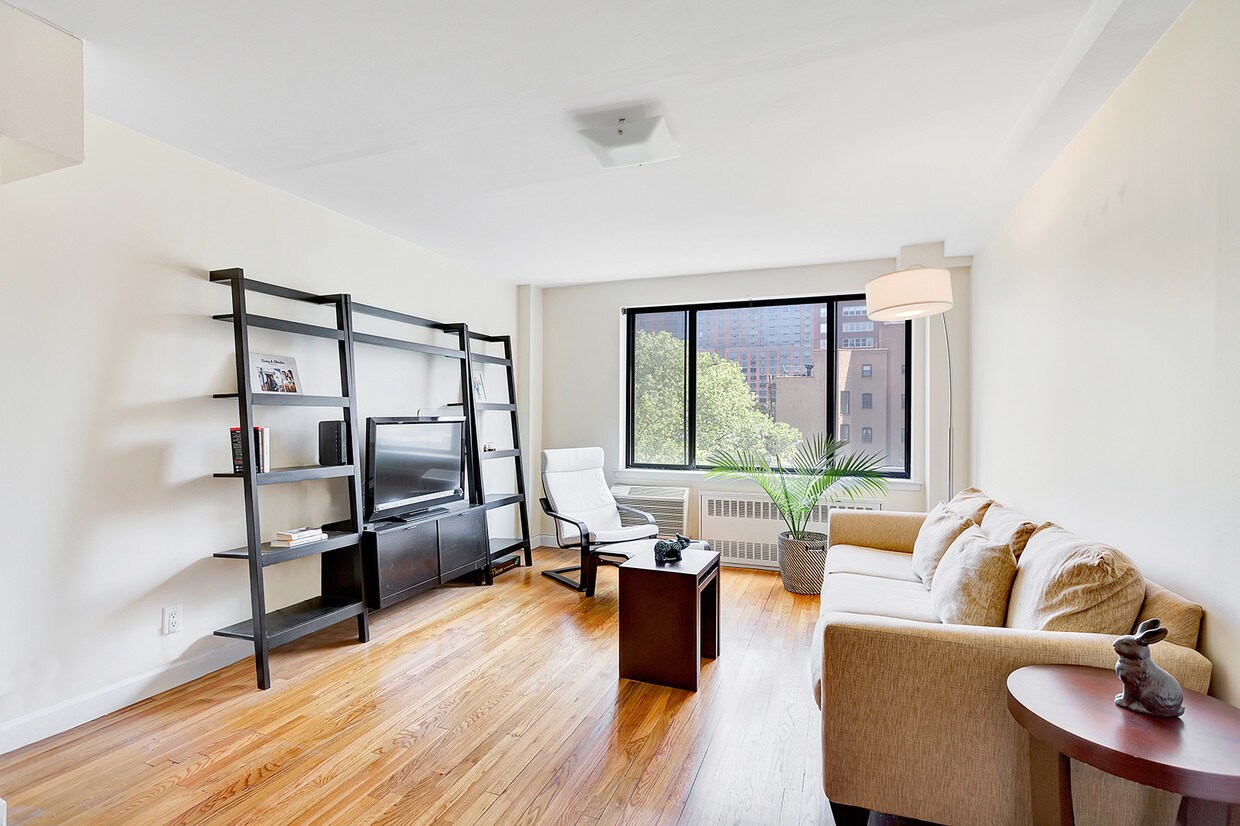 Foto principal - 250 E 31st St