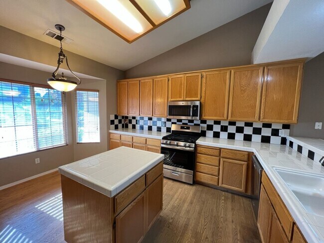 Foto del edificio - 3-bedroom single story in Merced!