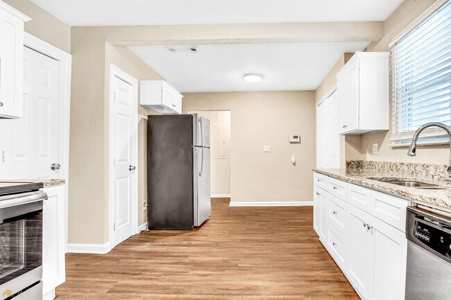 Building Photo - 4162 Mercer Rd
