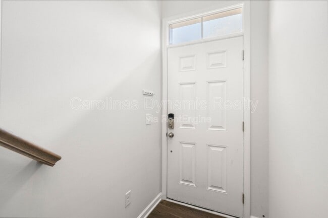 Building Photo - 6985 Waterstone Dr