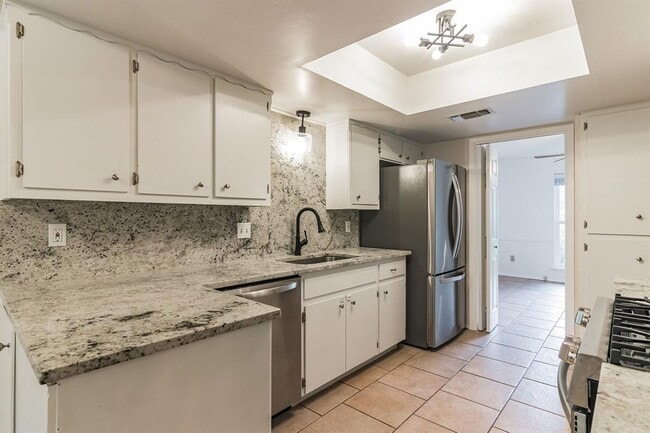 Building Photo - 2624 Barton Hills Dr