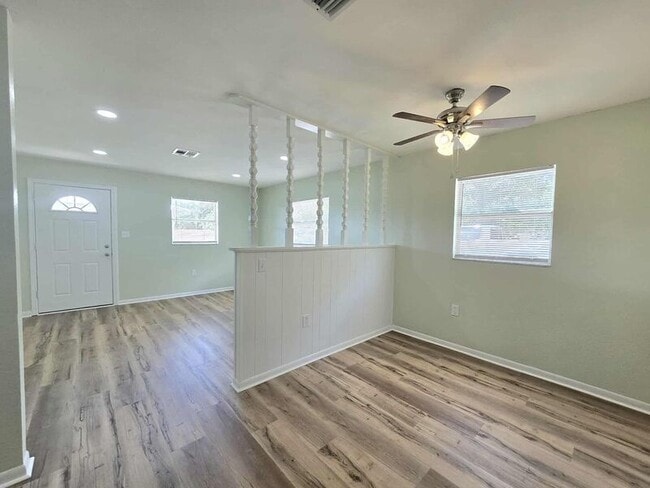 Building Photo - 829 Castle Way