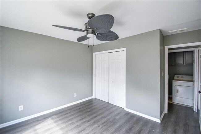 Foto del edificio - 735 Oak Dr