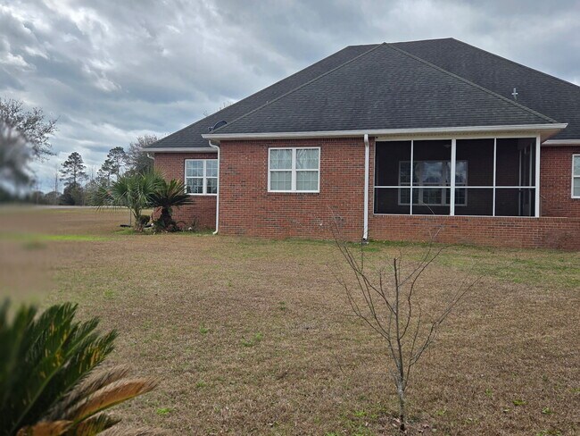 Building Photo - 565 Twin Ponds Dr