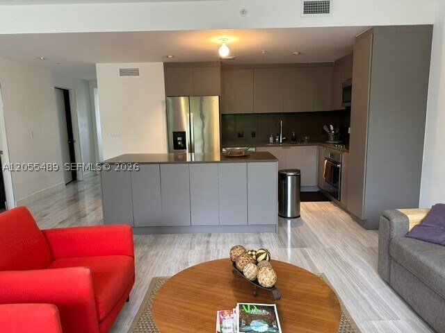 Foto del edificio - 682 NE 63rd St