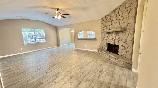 Building Photo - 3303 Glen Spring Dr
