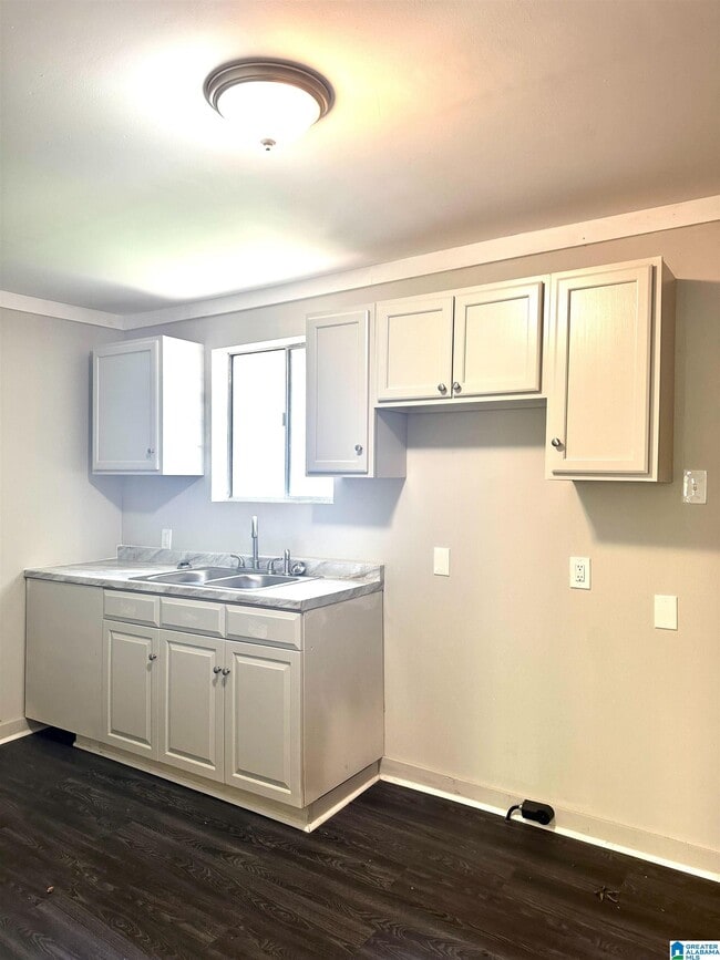 Building Photo - 328 54th St