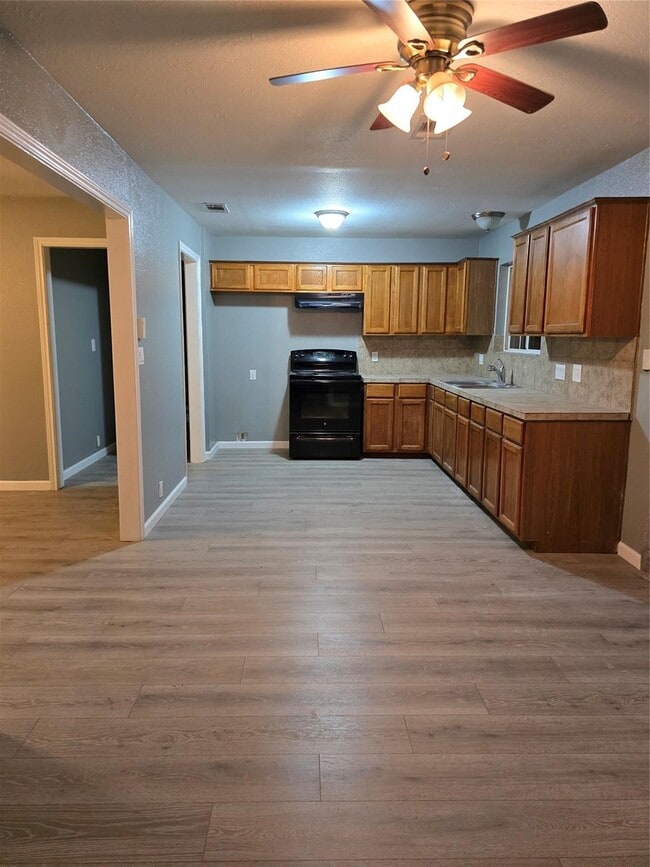 Foto del edificio - 9938 Kittrell St