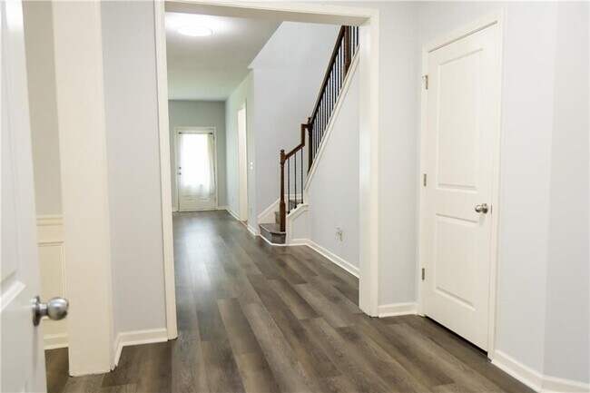 Building Photo - 4960 Ducote Trail