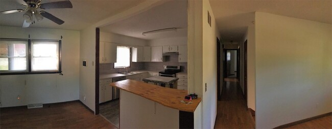 Building Photo - 1311 Crest Hill Dr