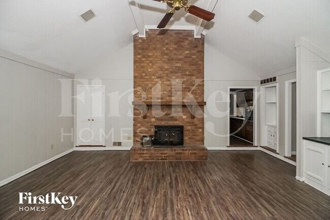 Building Photo - 2804 Ravenwood Dr