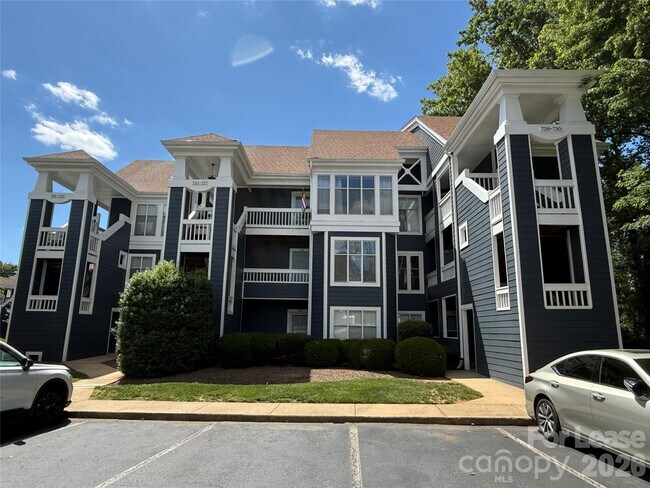 Foto del edificio - 726 Southwest Dr