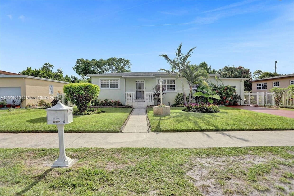 Foto principal - 18010 NW 6th Ave