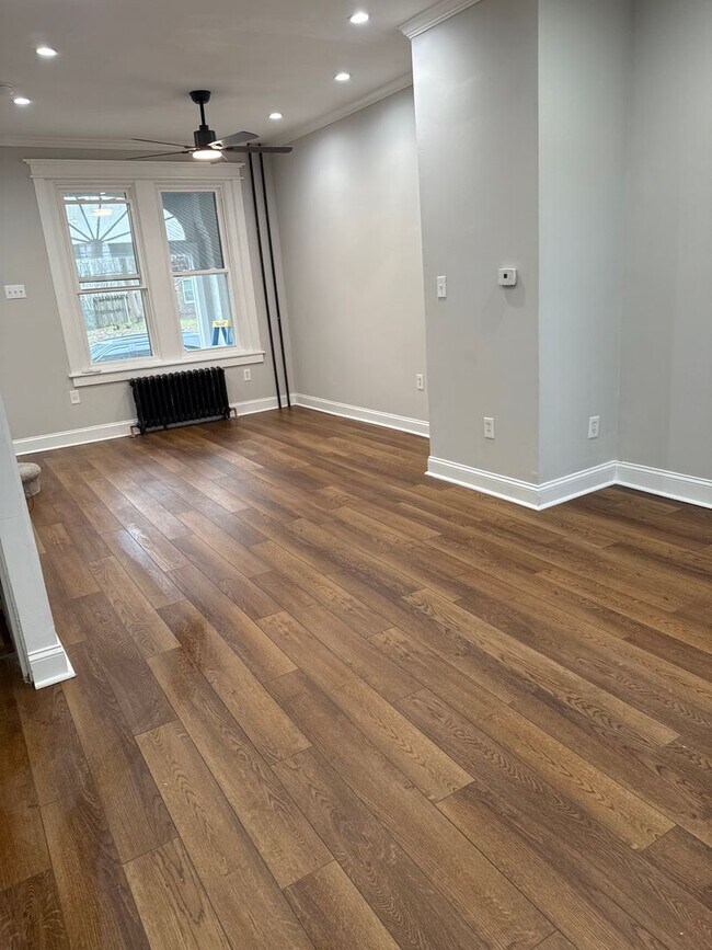 Foto del edificio - Beautiful Newly Renovated 3 Bedroom Home Now Available in East Falls!!!
