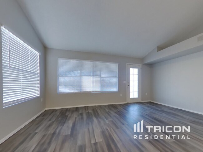 Building Photo - 6842 N 78th Ave