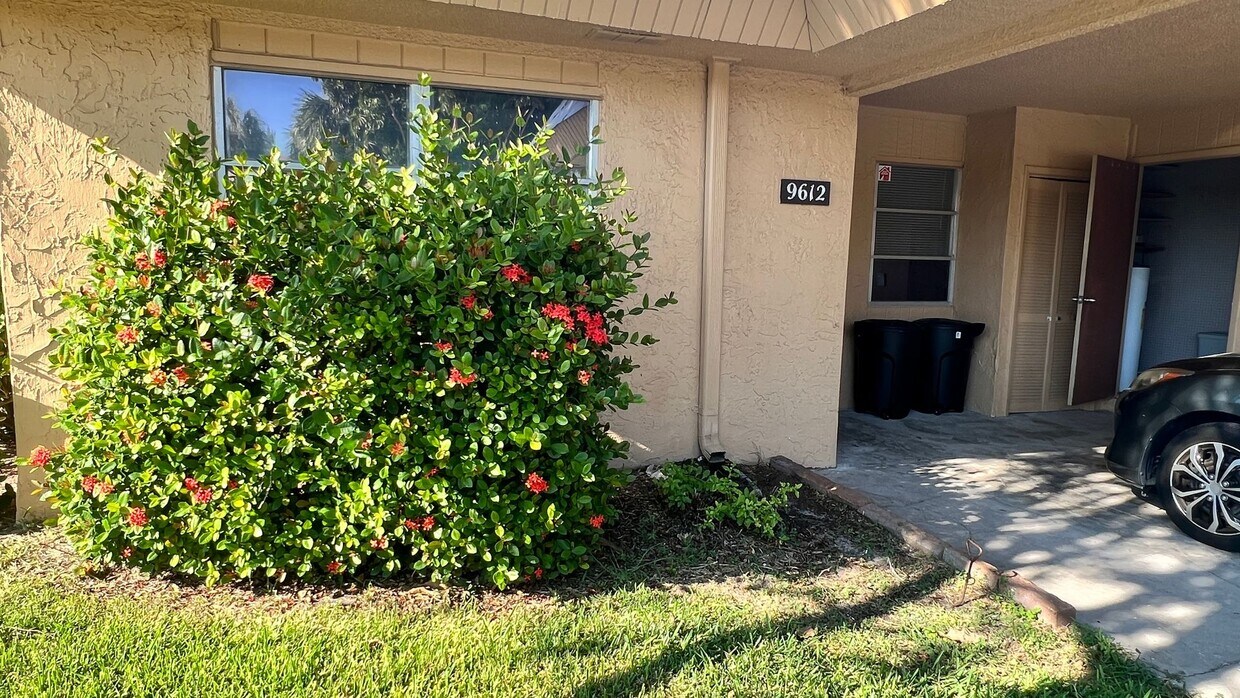 Foto principal - Waterfront, 2 bed 2 bath with boat dock an...